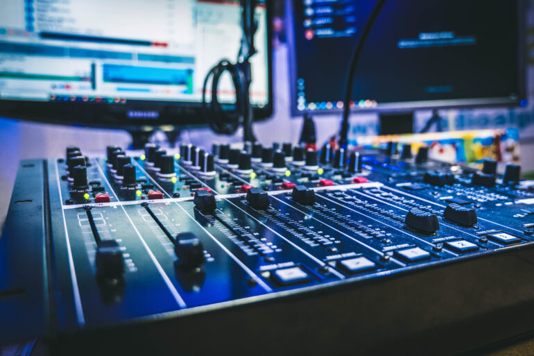 Contactez Radio Alpha à Saint-Laurent-du-Var